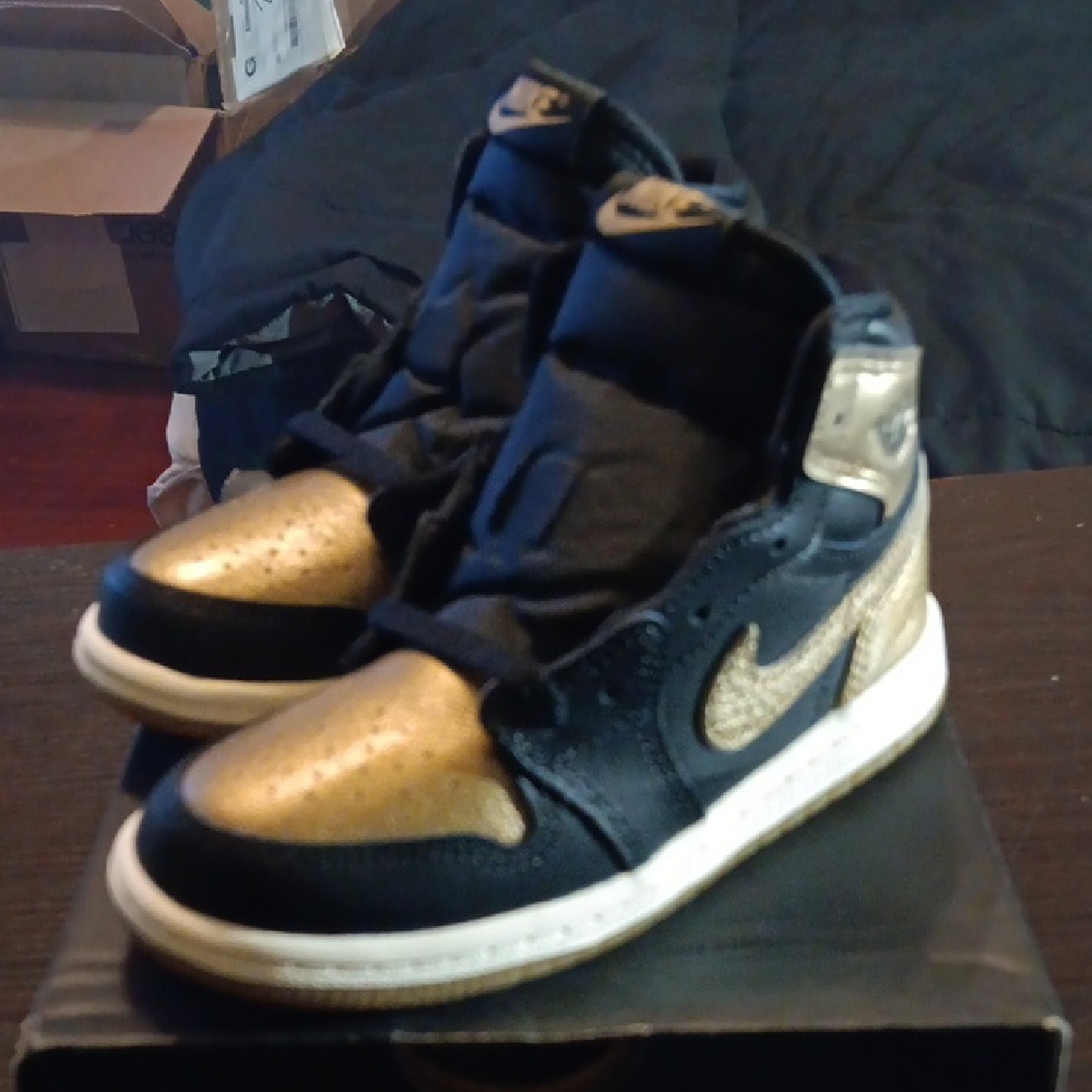 Jordan 1 Retro High OG (TD) "Black Metallic Gold" Childrens 9c NWBOX - Picture 2 of 8
